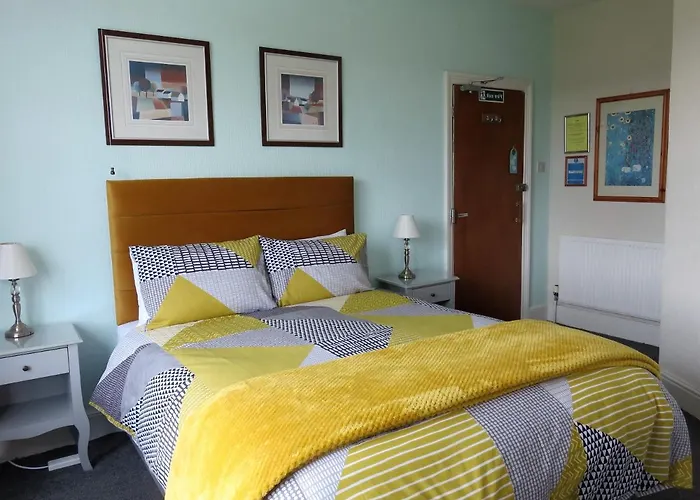 Ainsley Court Guest House Scarborough