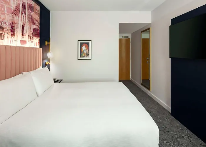 Leeds (West Yorkshire) Self Catering Holidays near Royal Armouries Museum