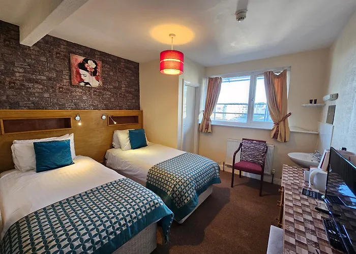 Scarborough hotels near "Freddie Gilroy" Sculpture