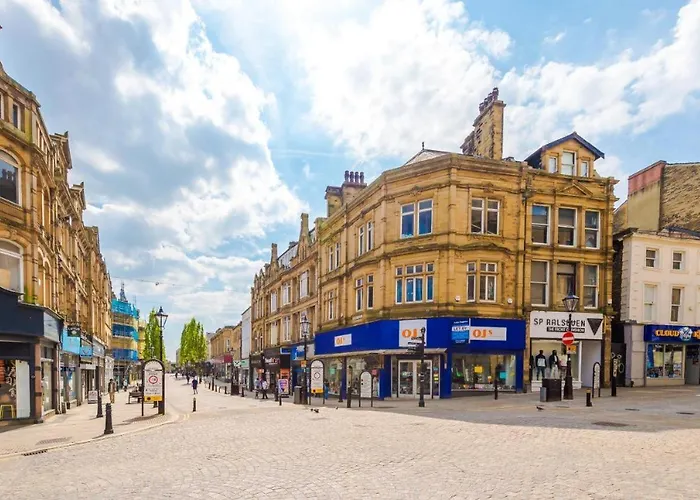 Halifax hotels near Cromwell Bottom Nature Reserve