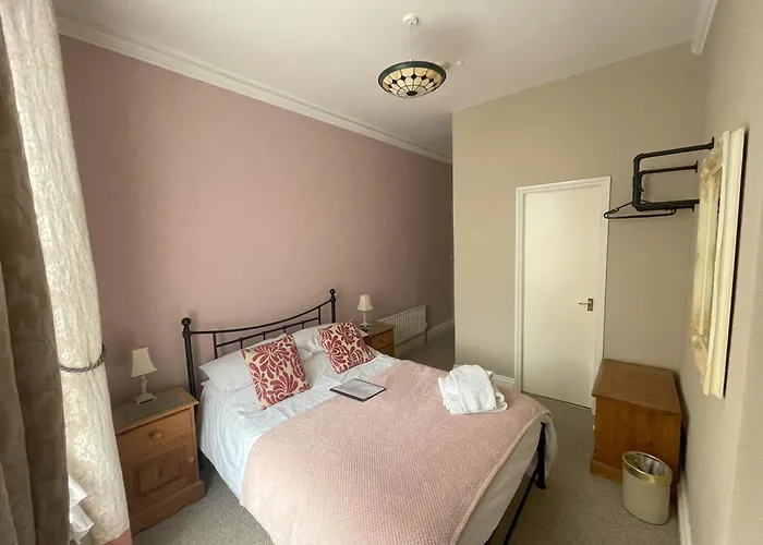 The Captain'S Lodge Room Only Accommodation Whitby