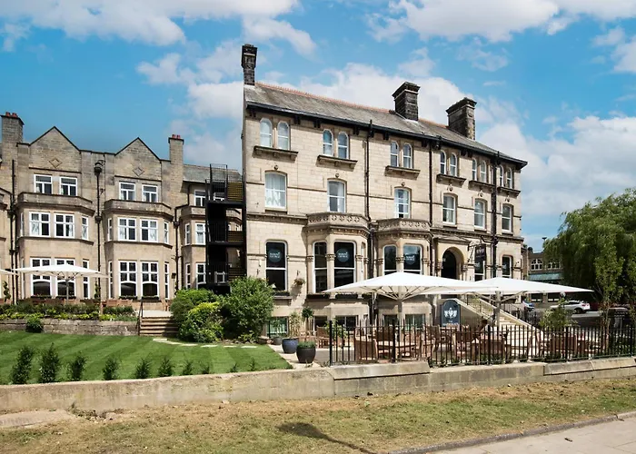 Harrogate hotels near Valley Gardens