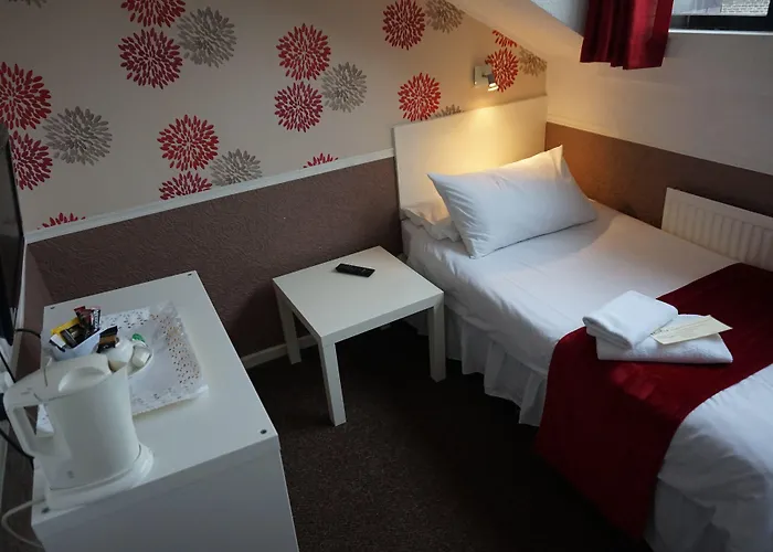 Leeds (West Yorkshire) hotels near Leeds Town Hall