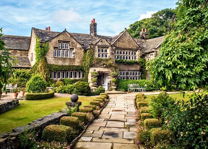 Halifax hotels near Calderdale Industrial Museum