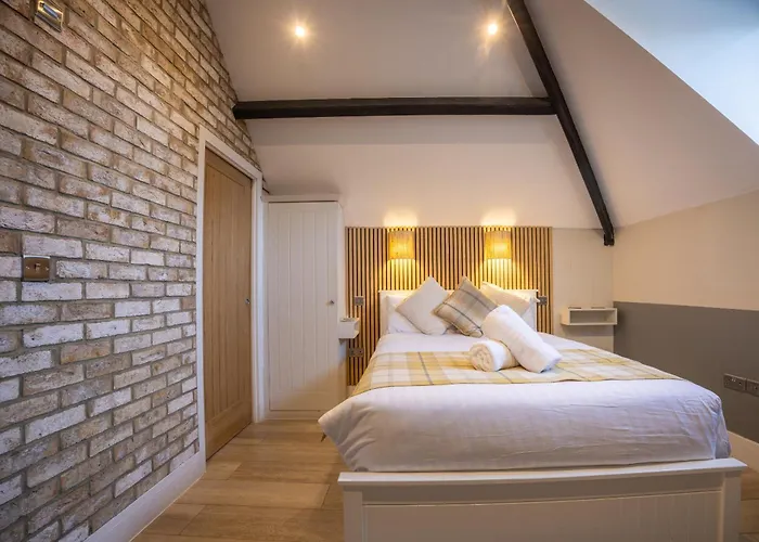 Paradise Apartments York