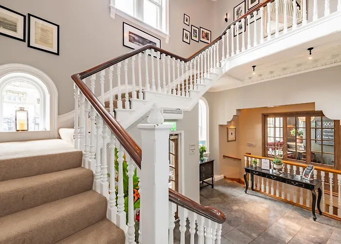 Ilkley hotels near Ilkley Moor Cow and Calf Rocks
