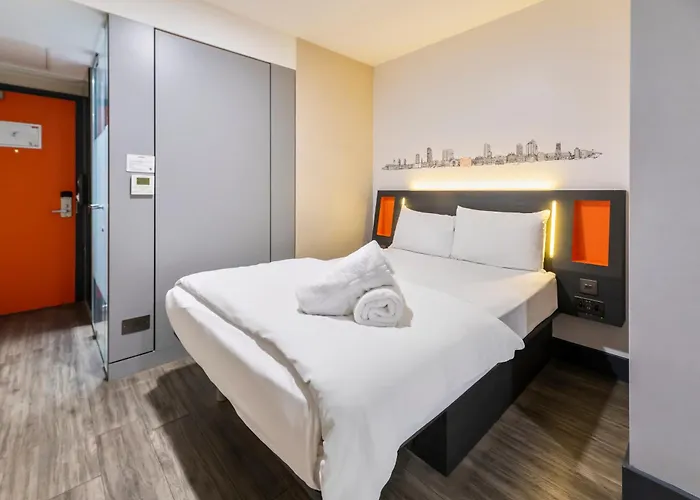 Leeds (West Yorkshire) hotels near first direct arena