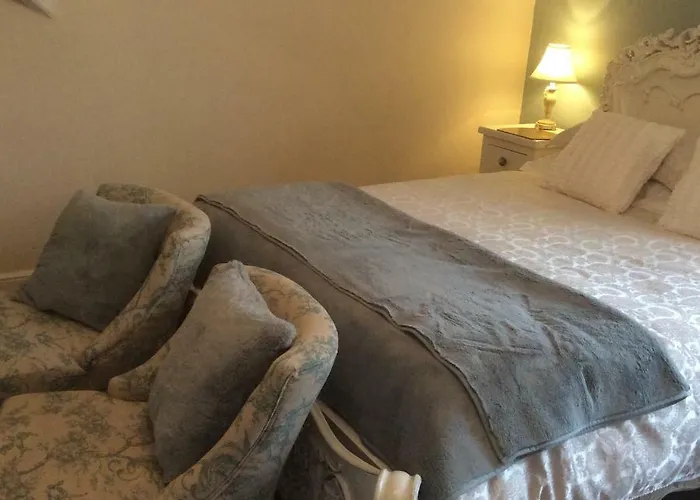 Whitby hotels near Esk Valley Railway