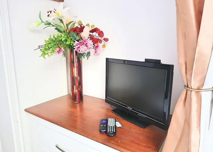 Whitburn Guest House About 7 Mins Walk To The City Free Internet Tv Doncaster