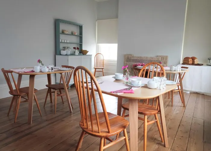 Number 6 Bed & Breakfast Whitby